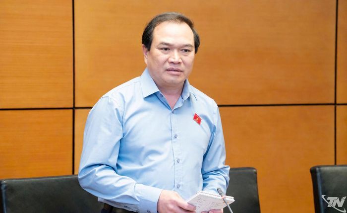 Đại biểu Nguyễn Công Hoàng (Đoàn đại biểu Quốc hội tỉnh Thái Nguyên) phát biểu thảo luận tại Tổ.