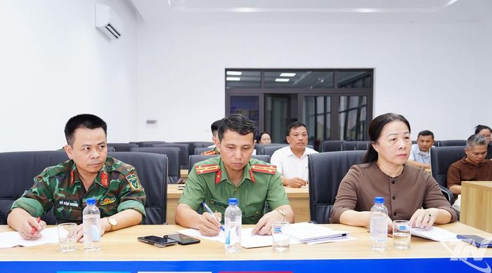 Đại biểu dự cuộc họp.