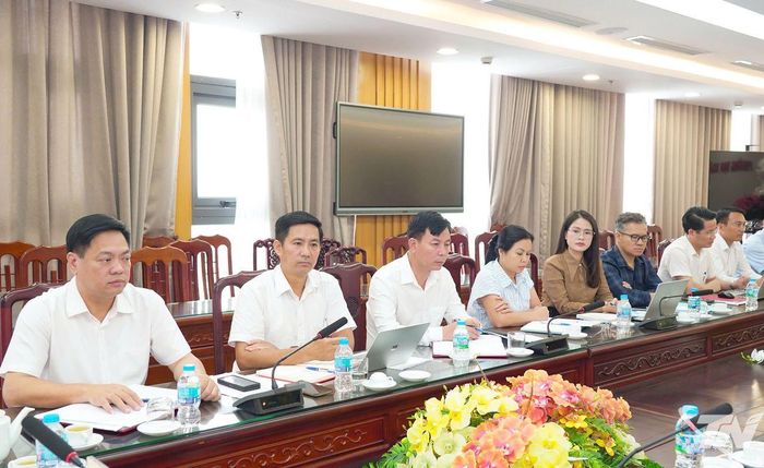 Đại biểu dự buổi làm việc.