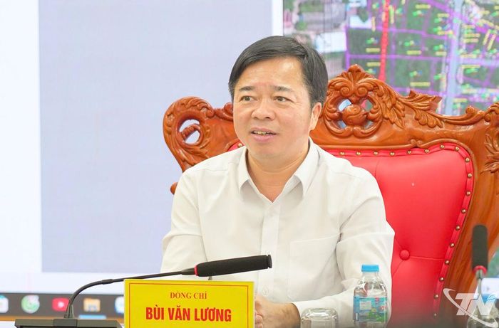 Đồng chí Bùi Văn Lương, Phó Bí thư Tỉnh ủy, Chủ tịch HĐND tỉnh chủ trì buổi làm việc.