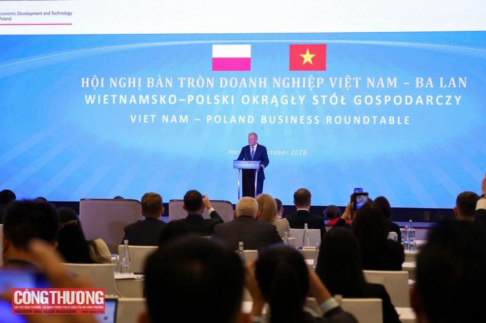 Nhất trí với những định hướng của Thủ tướng Chính phủ Lê Minh Hưng, Thủ tướng Cộng hòa Ba Lan cho rằng Ba Lan và Việt Nam chia sẻ tầm nhìn chung về việc phát triển hợp tác từ thương mại truyền thống sang hợp tác sâu rộng hơn trong các lĩnh vực đầu tư và công nghiệp. Các công ty Ba Lan có thể đóng góp về công nghệ, chuyên môn và nguồn vốn