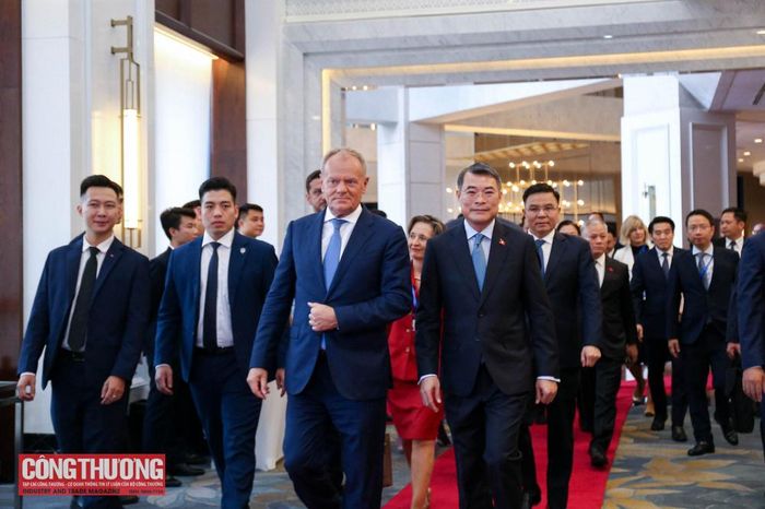 Thủ tướng Chính phủ Lê Minh Hưng và Thủ tướng Cộng hòa Ba Lan Donald Tusk đến tham dự Hội nghị bàn tròn Doanh nghiệp Việt Nam - Ba Lan tại Hà Nội