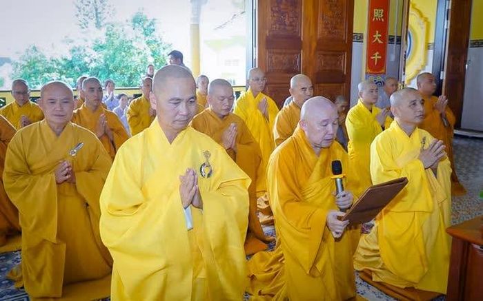 Thượng tọa Thích Chơn Trí dâng lời tác bạch 