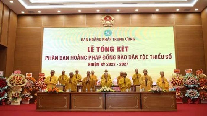 Chư tôn đức chứng minh