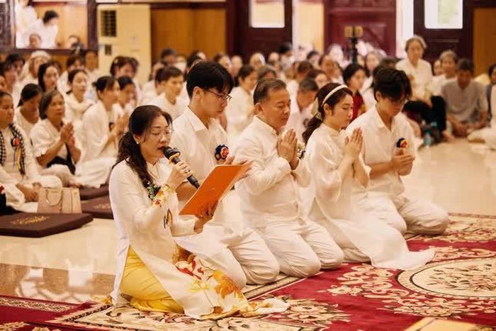 Đại diện Phật tử dâng lời tác bạch