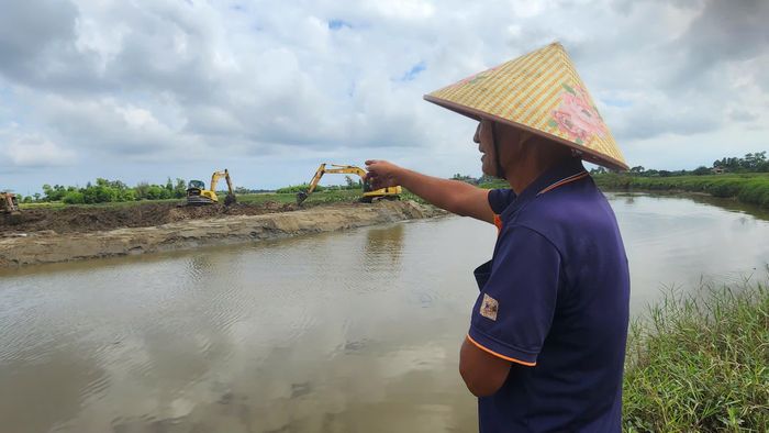 Ông Nguyễn Bá Hạnh (71 tuổi, ở thôn Bắc Thắng, xã Thạch Lạc), cho biết: Trước đây, khi dòng chảy bị bồi lắng, nước tiêu thoát chậm, có thời điểm gây tình trạng ngập úng. Việc khơi thông lòng sông cũng tạo điều kiện thuận lợi hơn cho hoạt động đi lại bằng thuyền.