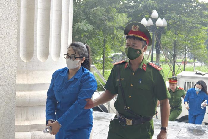 Trong vụ án này, các bị cáo Phó Đức Nam, Lê Khắc Ngọ bị xét xử về các tội "Lừa đảo chiếm đoạt tài sản" và "Rửa tiền". Vợ của Ngọ là Ngô Thị Thêu (SN 1995, trú tại TP Hải Phòng) bị xét xử tội "Lừa đảo chiếm đoạt tài sản". Bị cáo Nguyễn Hòa Bình hầu tòa về tội "Rửa tiền". Những bị cáo khác bị xét xử về nhóm các tội danh gồm: "Lừa đảo chiếm đoạt tài sản", "Rửa tiền", "Chứa chấp hoặc tiêu thụ tài sản do người khác phạm tội mà có", "Trốn thuế".