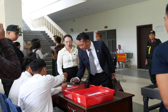 Các bị cáo mở rộng hệ thống sàn giao dịch tại Việt Nam, quy mô mở rộng trên toàn quốc nhưng núp bóng danh nghĩa công ty, trang web hoạt động về lĩnh vực Tele Maketing (tiếp thị, quảng bá sản phẩm qua điện thoại), tele sale (tư vấn, bán hàng qua điện thoại), môi giới chứng khoán, forex...
