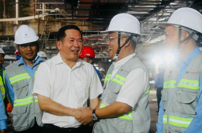 Để bảo đảm tiến độ các dự án APEC, ông Đinh Văn Nơi, Phó bí thư Tỉnh ủy An Giang, Bí thư đặc khu Phú Quốc thường xuyên kiểm tra công trường, thăm hỏi, động viên công nhân, kỹ sư đang thi công.
