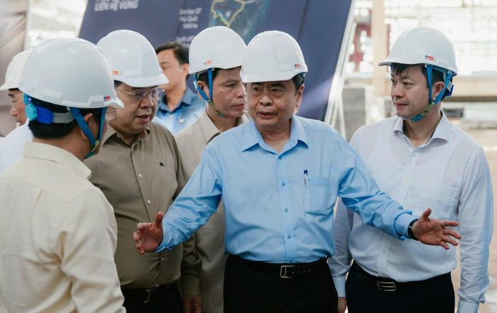Tại buổi kiểm tra, Chủ tịch Quốc hội Trần Thanh Mẫn ghi nhận, dù thời gian triển khai chỉ khoảng 15 tháng, điều kiện thời tiết và vận chuyển ra đảo gặp nhiều khó khăn, các đơn vị đã thực hiện khối lượng công việc rất lớn.