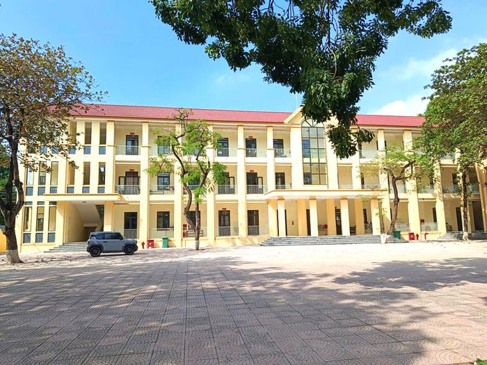 Việc nghiệm thu được thực hiện trên cơ sở hồ sơ thiết kế, các tiêu chuẩn, quy chuẩn kỹ thuật và kết quả kiểm tra thực tế, không thể chỉ căn cứ vào việc công trình đã hoàn thành về mặt hình thức.