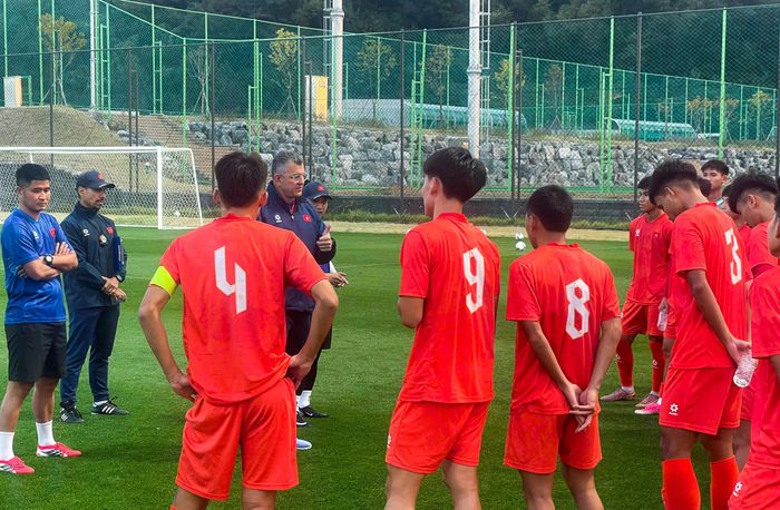 U17 Việt Nam thắng đậm U17 Cheonan FC trong chuyến tập huấn tại Hàn Quốc. (Ảnh: VFF).