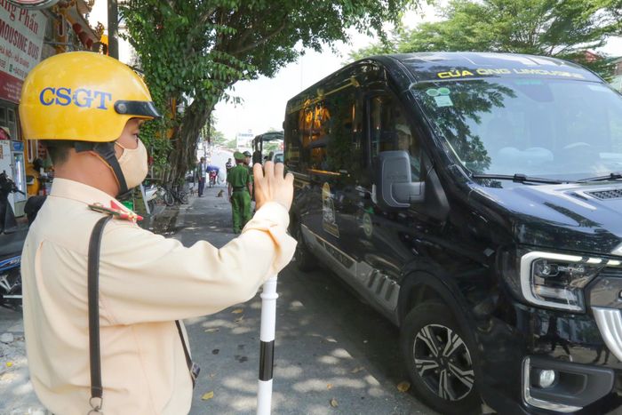 Nhiều trường hợp dừng, đỗ trái phép được cảnh sát ghi hình để phạt nguội.