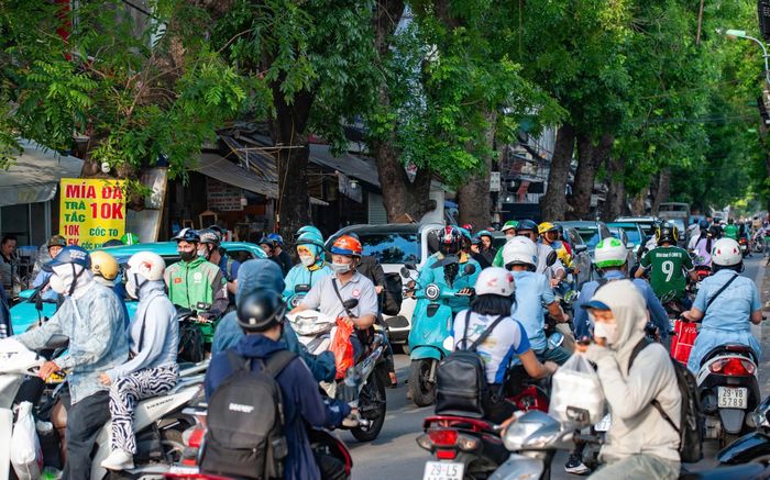 Sở Xây dựng Hà Nội đề xuất quy trình hỗ trợ hộ nghèo chuyển đổi xe máy xăng sang xe xanh. (Ảnh minh họa).