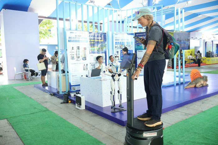 Bên cạnh hoạt động trưng bày, ITPC phối hợp tổ chức 5 chương trình hội thảo chuyên sâu, tọa đàm và kết nối giao thương. Nội dung tập trung vào ứng dụng công nghệ, chuyển đổi xanh, chuyển đổi số và hợp tác chuỗi cung ứng quốc tế, trong đó có các chương trình kết nối với đối tác Trung Quốc, Bắc Âu và Israel.