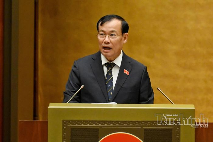 Chủ nhiệm Uỷ ban Quốc phòng, An ninh và Đối ngoại Lê Tấn Tới trình bày báo cáo thẩm tra. Ảnh: Đức Thanh