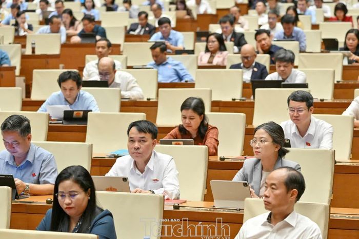 Các đại biểu tham dự phiên họp sáng 26/10.
