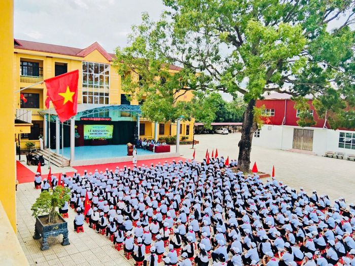 Sau sắp xếp, Trường THCS Nhân Hà gồm một trường chính và các phân hiệu