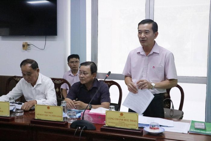 Ông Lăng Chánh Huệ Thảo, Giám đốc Chi nhánh NHCSXH TP. Cần Thơ báo cáo tình hình hoạt động 9 tháng đầu năm 2026. Ảnh: Đan Phượng. Ảnh: Đan Phượng