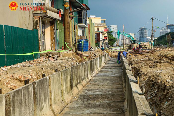 Sau nhiều năm đình trệ, dự án từng ảnh hưởng đến giao thông và môi trường khu vực. Việc thi công trở lại được kỳ vọng sớm cải thiện hạ tầng giao thông nơi đây