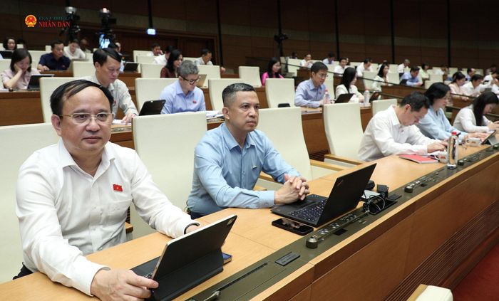 Đoàn ĐBQH tỉnh Nghệ An dự phiên thảo luận tại Hội trường. Ảnh: Khánh Duy