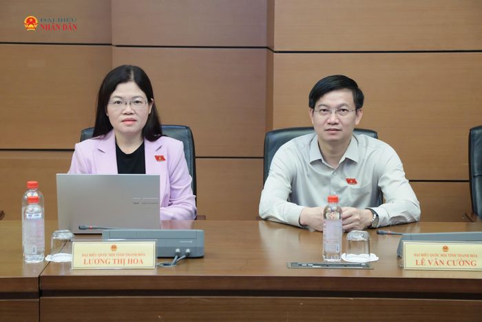 Các ĐBQH tỉnh Thanh Hóa tham dự thảo luận tổ
