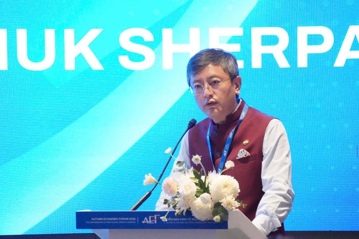 Đại sứ Ấn Độ tại Việt Nam Tshering Wangchuk Sherpa phát biểu tại diễn đàn. Ảnh: Thạc Hiếu
