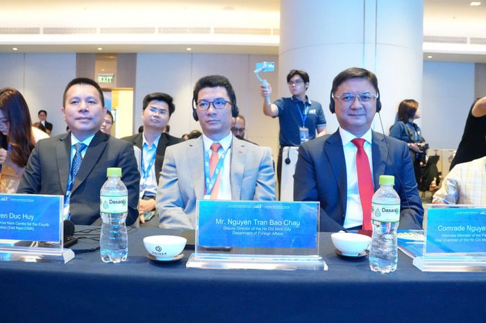 Các đại biểu tham dự diễn đàn. Ảnh: Thạc Hiếu