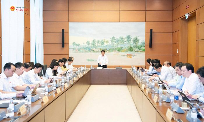 Toàn cảnh phiên thảo luận tại Tổ 3 sáng 26/10. Ảnh: Lâm Hiển