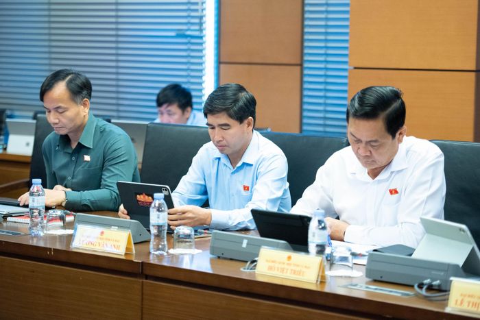 Đoàn ĐBQH tỉnh Cà Mau tham dự phiên thảo luận. Ảnh: Xuân Quý