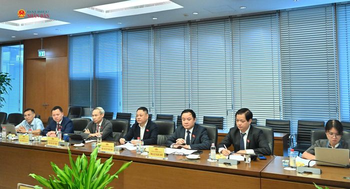 Các đại biểu tham dự cuộc làm việc