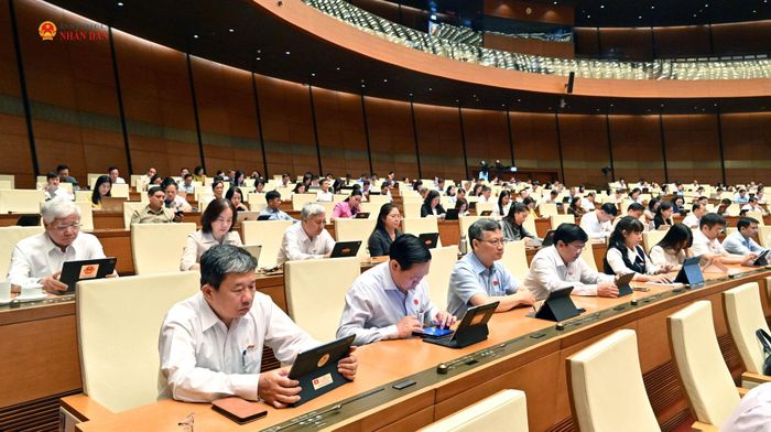 Các đại biểu tham dự phiên họp. Ảnh: Quang Khánh
