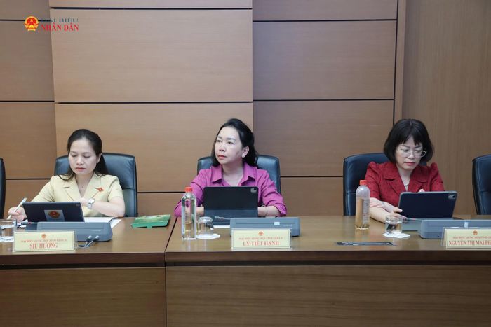 Các ĐBQH tỉnh Tây Ninh tham dự thảo luận tổ