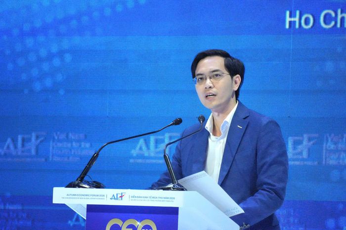 Phó Chủ tịch Cơ quan điều hành Trung tâm Tài chính Quốc tế Việt Nam tại TP. Hồ Chí Minh Nguyễn Hữu Huân phát biểu tại chương trình. Ảnh: Thạc Hiếu
