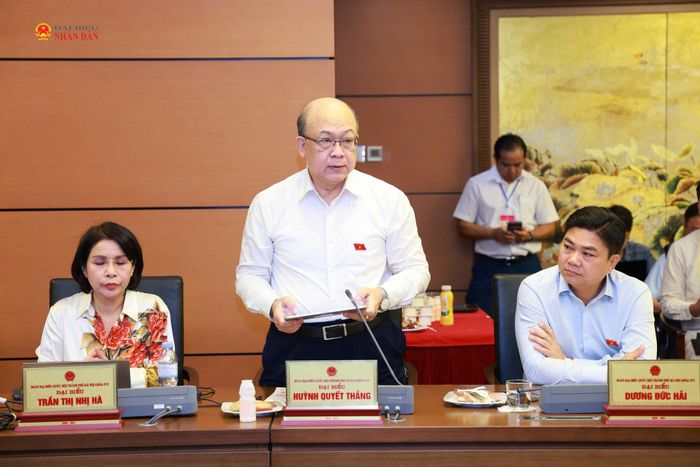 ĐBQH Huỳnh Quyết Thắng (Hà Nội) phát biểu thảo luận tại Tổ 1. Ảnh: Văn Tuyến