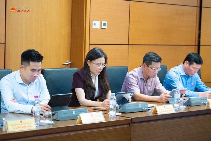 Đoàn ĐBQH tỉnh Phú Thọ tham dự phiên thảo luận. Ảnh: Xuân Quý