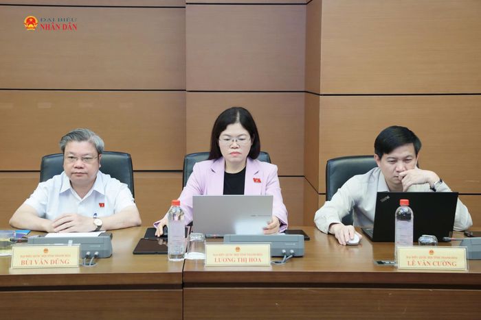 Các ĐBQH tỉnh Thanh Hóa tham dự thảo luận tổ