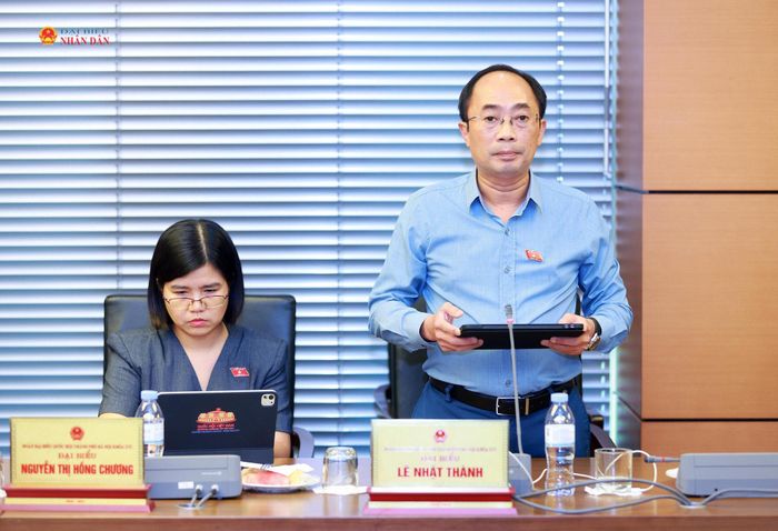 ĐBQH Lê Nhật Thành (Hà Nội) phát biểu thảo luận tại Tổ 1. Ảnh: Văn Tuyến
