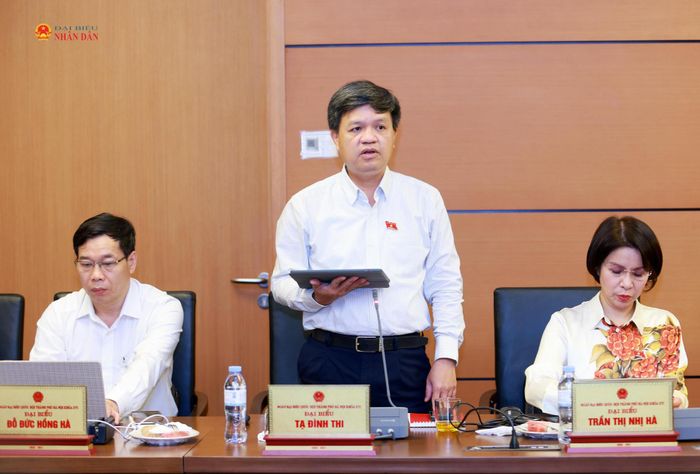 ĐBQH Tạ Đình Thi (Hà Nội) phát biểu thảo luận tại Tổ 1. Ảnh: Văn Tuyến