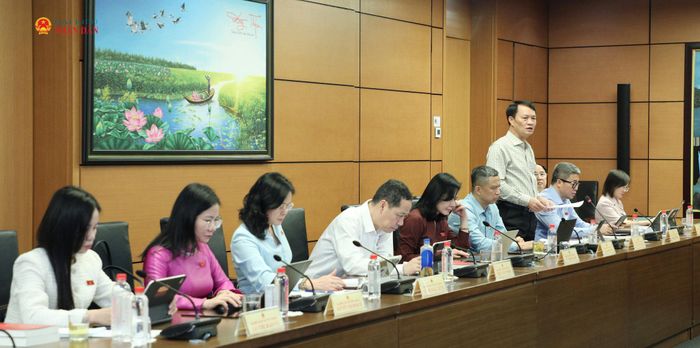 ĐBQH Lương Đình Hưng (Nghệ An) phát biểu tại tổ