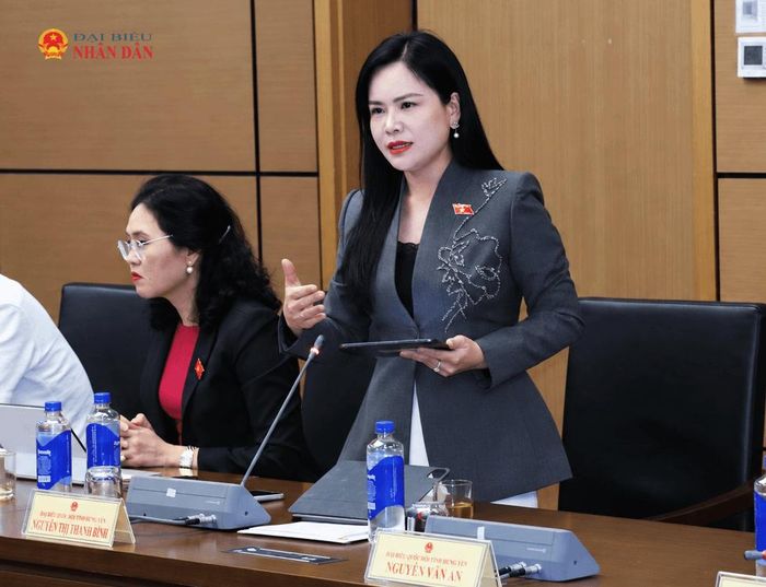 ĐBQH Nguyễn Thị Thanh Bình (Hưng Yên) phát biểu. Ảnh: Đắc Trường