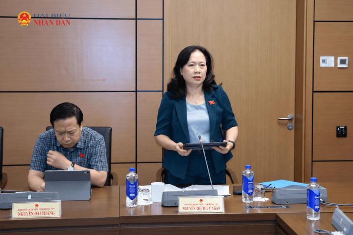 ĐBQH Nguyễn Thị Thúy Ngần (Hưng Yên) phát biểu. Ảnh: Đắc Trường