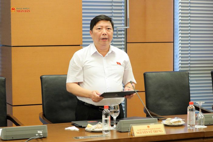 ĐBQH Nguyễn Vũ Trung (TP. Hồ Chí Minh) phát biểu