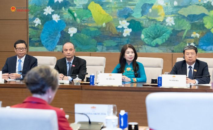 Các thành viên Đoàn Việt Nam tham dự cuộc hội kiến