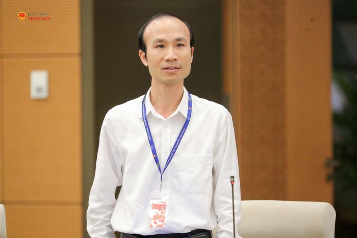 Bí thư Chi bộ Vụ Khoa học, Công nghệ và Môi trường Lê Hà Vũ phát biểu. Ảnh: Hồ Long