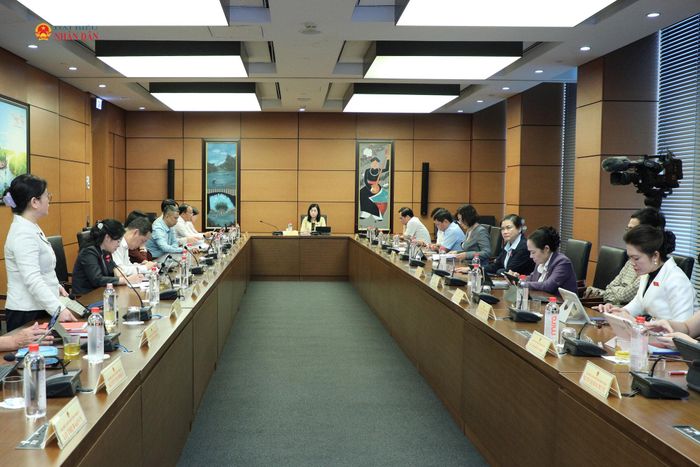 Toàn cảnh phiên thảo luận tổ.