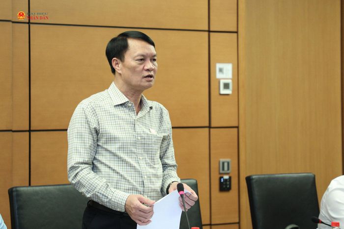 ĐBQH Lương Đình Hưng (Nghệ An) phát biểu.