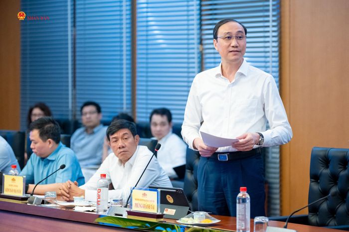 Phó Bí thư chuyên trách Đảng ủy Quốc hội Phùng Khánh Tài phát biểu