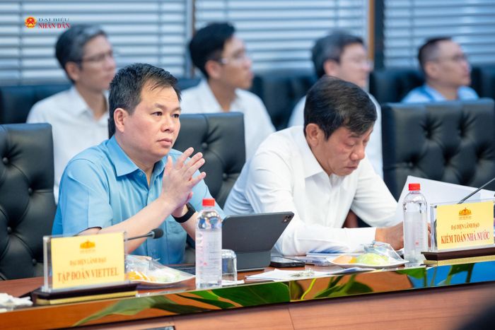 Đại biểu tham dự cuộc làm việc