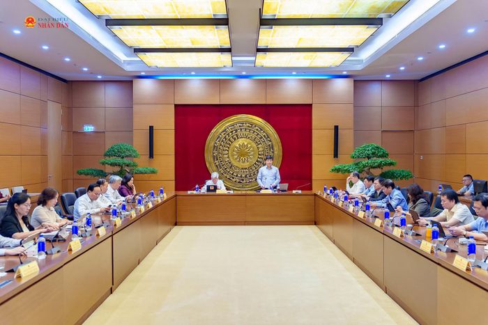 Quang cảnh phiên thảo luận tại Tổ 7. Ảnh: Tiến Cường